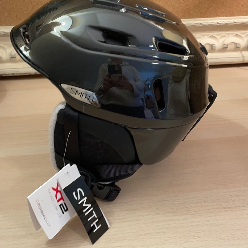 NWT Women’s Small Smith black pearl ski / snow helmet